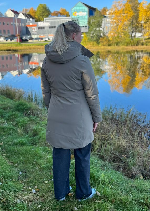 UBR - W White Heat Parka Dark Sand
